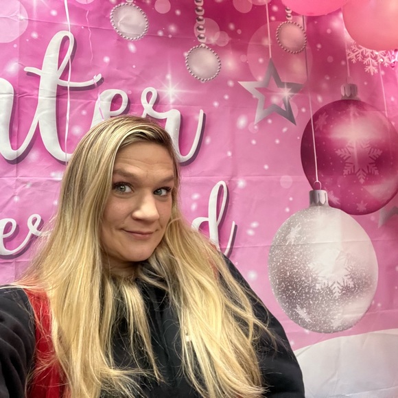 Iβm Bethany I would love for you to stop by my closet ππππ - Picture 2 of 7